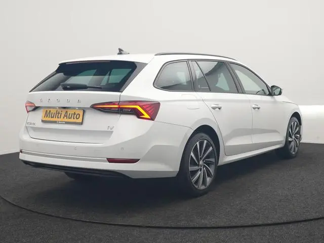 ŠKODA Octavia Combi 1.4 TSI iV Business Edition PHEV 204pk Dealer O.H | Trekhaak Af Fabriek | Adapti...