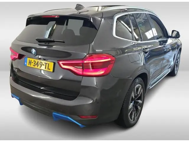BMW iX3 Executive 80 kWh-SOH 97.46% / Panoramadak / Trekhaak / Leder / Stoelverwarming / Pdc.+Camera...