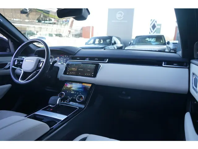 Land Rover Range Rover Velar 2.0 P400e Occasion Lease vanaf € 1.134,00  p/m | Verwarmde voorstoelen...