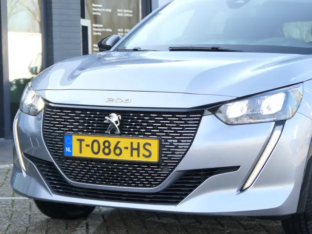 Peugeot e-208