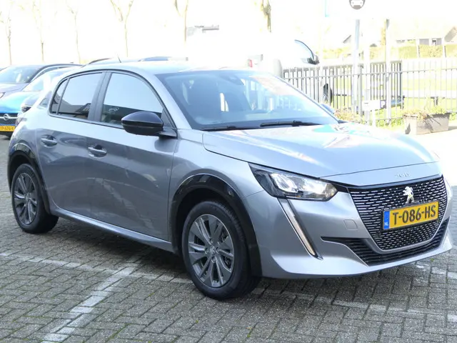 Peugeot e-208