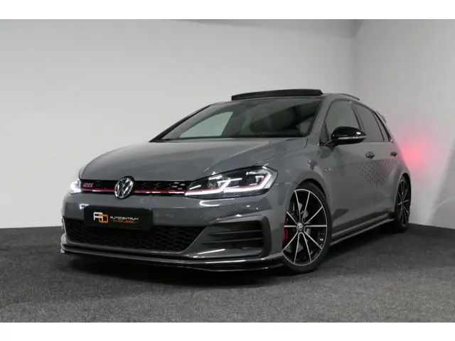 Volkswagen Golf 2.0 TSI GTI TCR / Akrapovic uitlaat / Panoramadak / Stoelverwarming / Apple Carplay...