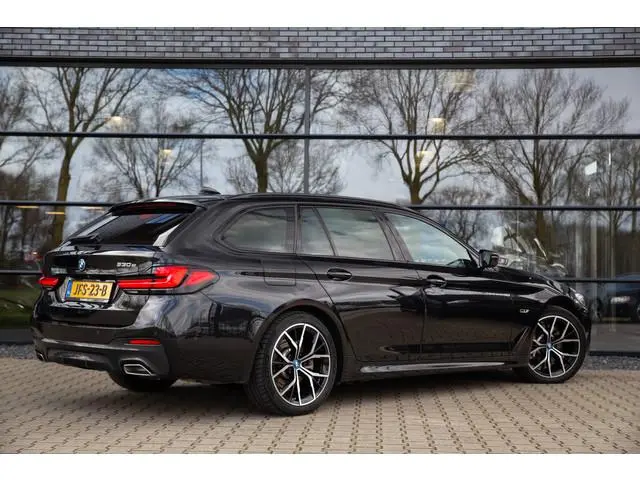 BMW 5-serie Touring 530e M-Sport , Shadowline, Adaptive Cruise, Trekhaak, Leder, SOH 91%