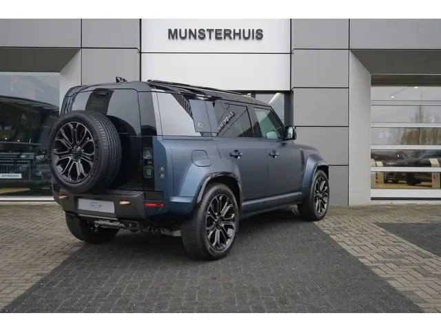 Land Rover Defender 110 4.4 P635 110 Octa | Elektrische trekhaak | Chopped Carbon | Koelvak |