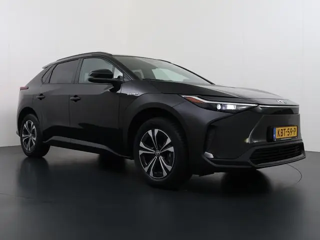 Toyota bZ4X Dynamic 71 kWh VAN: 34.900,- VOOR: 31.877,- UW WKVOORDEEL: 3.023,- | mega compleet EN RI...