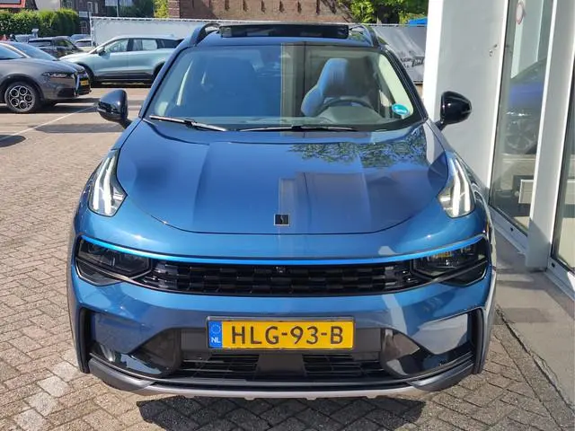 Lynk & Co 01