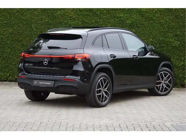 Mercedes-Benz EQA EQA 250 AMG Line 67 kWh | Distronic Panorama Trekhaak