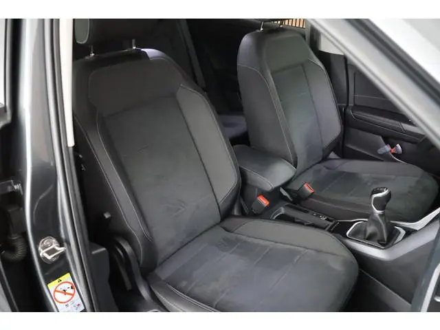 Volkswagen T-Roc 1.0 TSI 110pk Style Trekhaak LED Virtual Cockpit Navigatie