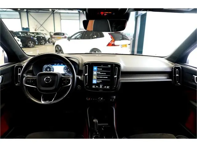 Volvo XC40 2.0 T4 140kW/190pk Aut8 R-Design PANORAMADAK + EL.TREKHAAK + BI-TONE + CRUISE CONTROL + E...