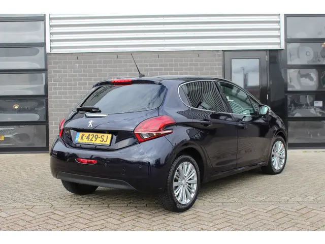 Peugeot 208 1.2 PureTech Allure / Camera / Navigatie / Automaat