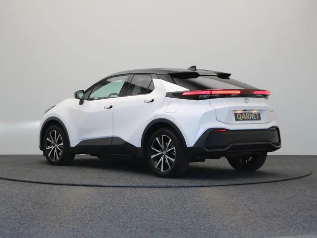 Toyota C-HR 2.0 Plug-in Hybrid 220 First Edition | Stoelverwarming | PHEV | Keyless Entry | All Seas...