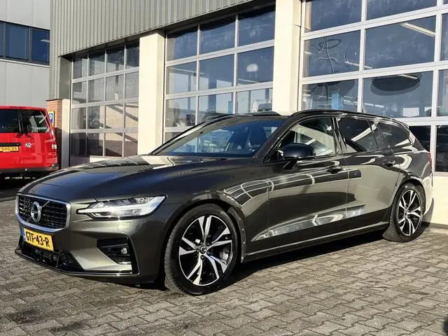 Volvo V60 2.0 T4 R-Design Leder Stoelverwarming Stuurwielbediening Parkeersensoren voor en achter Ap...