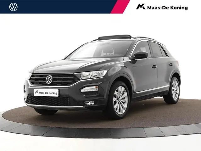Volkswagen T-Roc 1.5 TSI 150pk Sport DSG · Panoramadak · Afneembare Trekhaak · Stoelverwarming · Nav...