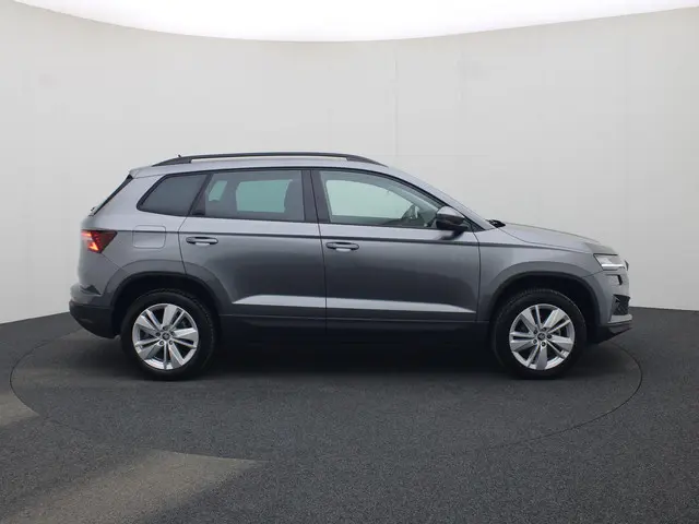 Skoda Karoq 1.0TSI/115PK Selection · Navigatie · Apple/Android Car Play · Camera + Parkeersensoren ·...