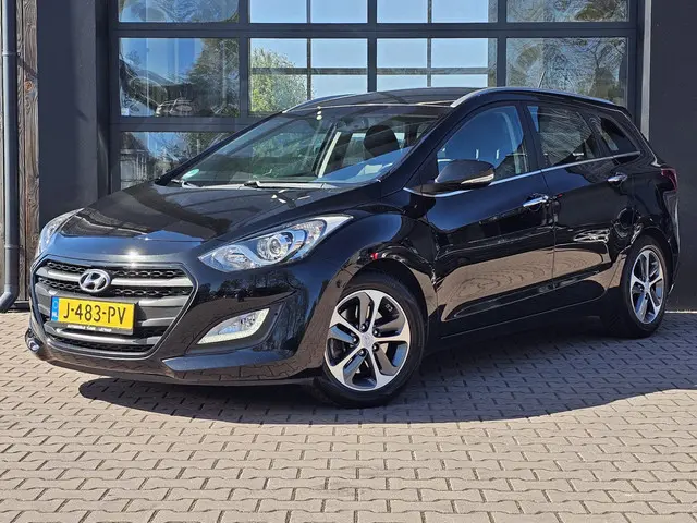 Hyundai i30 1.6 GDi Comfort | Automaat | Camera | Stoelverwarming | Navi | Cruise | All-seasons | Ri...