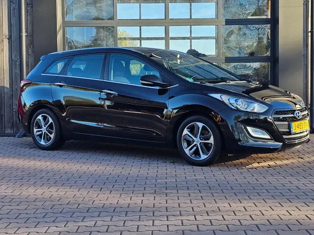 Hyundai i30 1.6 GDi Comfort | Automaat | Camera | Stoelverwarming | Navi | Cruise | All-seasons | Ri...