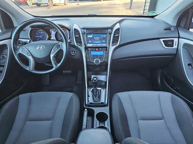 Hyundai i30 1.6 GDi Comfort | Automaat | Camera | Stoelverwarming | Navi | Cruise | All-seasons | Ri...