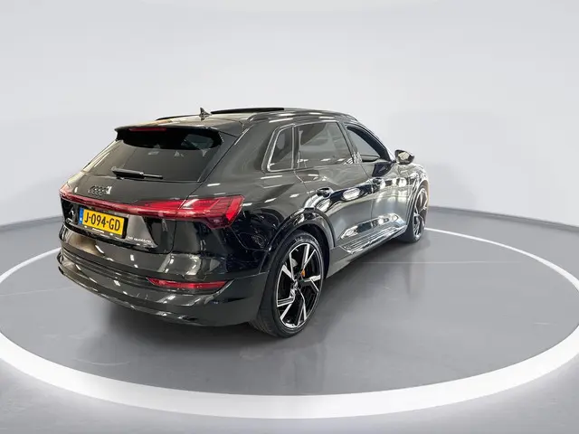 Audi e-tron e-tron 55 408pk 95 kWh Quattro Advanced SOH 100% · 360 Camera · Panoramadak · Luchtverin...