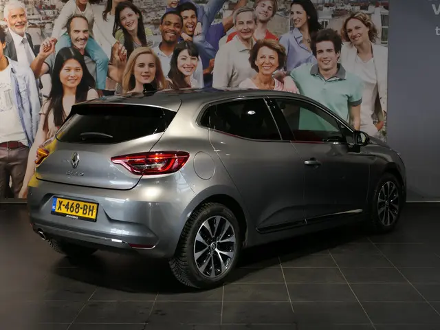 Renault Clio 1.0 TCe 90 Techno - Dealer onderhouden! - Dodehoek - Grootlichtassistent - Allseasons