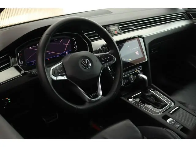 Volkswagen Passat Variant 1.5 TSI 150pk DSG 2x R-Line Panoramadak Leder Camera Stoelverwarming Virtu...