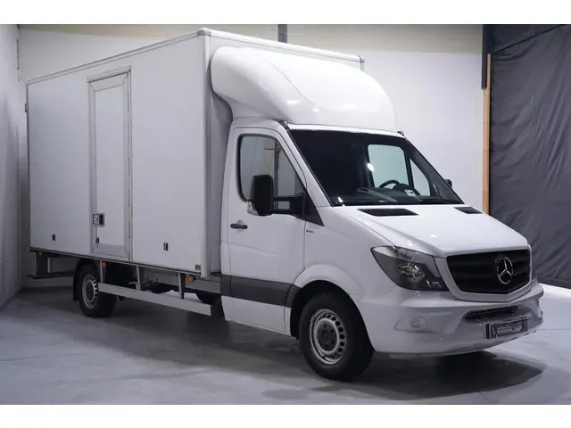 Mercedes-Benz Sprinter 311 CDI Automaat Bakwagen met Deuren 20M3 Airco, Dakspoiler, LxBxH 430x210x22...