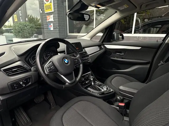 BMW 2-serie Active Tourer 218i Essential, Automaat, Bluetooth, Cruise, Navi, Trekhaak, PDC, NAP