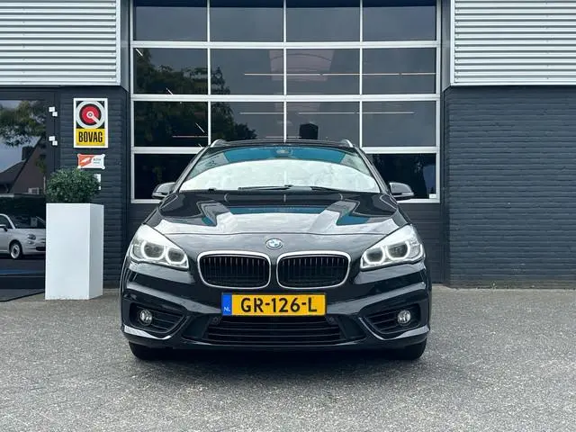 BMW 2-serie Active Tourer 218i Essential, Automaat, Bluetooth, Cruise, Navi, Trekhaak, PDC, NAP