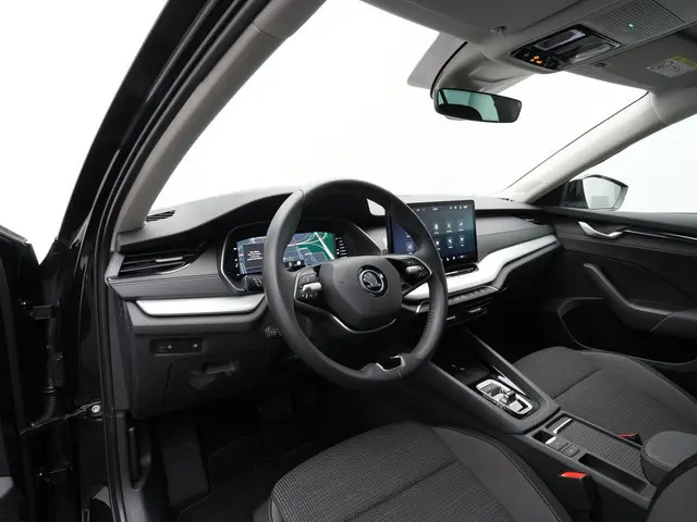 Skoda Octavia Combi 1.5 TSI 115 pk DSG Selection | Achteruitrijcamera | Adaptive Cruise | Navigatie