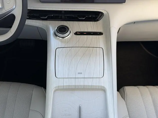 Geely E5