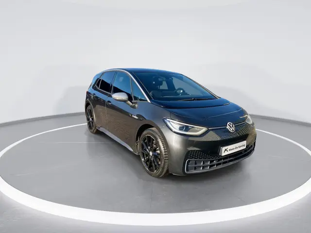 Volkswagen ID.3 First Plus 58 kWh / 204pk · Trekhaak · Leder · Camera · Navigatie · Apple/Android Ca...
