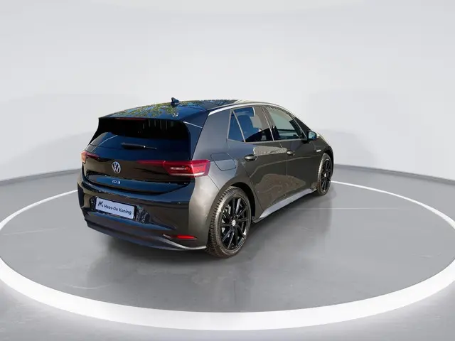 Volkswagen ID.3 First Plus 58 kWh / 204pk · Trekhaak · Leder · Camera · Navigatie · Apple/Android Ca...
