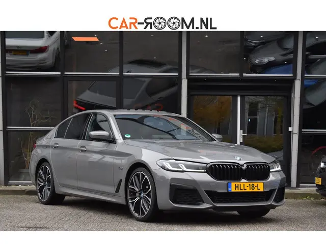 BMW 5-serie 530e M-Sport Pano Camera 20" HK