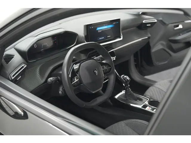 Peugeot 208 PureTech 100 Allure | Apple Carplay | Parkeersensoren | Climate Control
