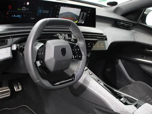 Peugeot e-3008