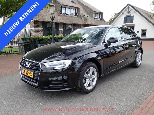 Audi A3 Sportback 30TFSI CARPLAY / CRUISE / NAVIGATIE / PDC