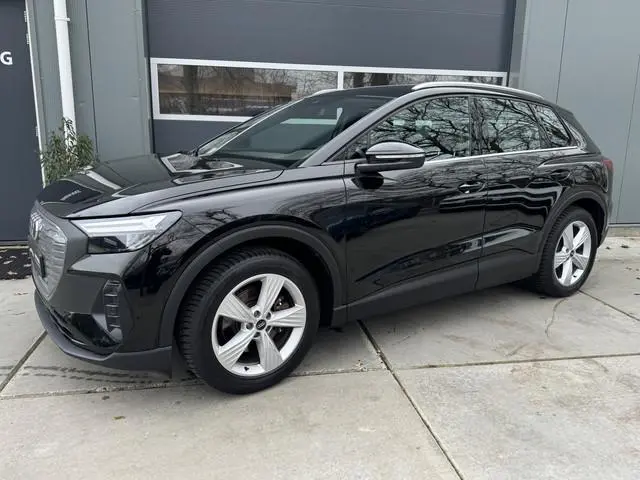 Audi Q4 e-tron 35 Edition 55 kWh Stoelverwarming Navigatie 19" LMV Trekhaak Elektrische klep Audi So...