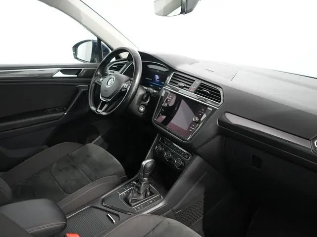 Volkswagen Tiguan 1.4 TSI ACT Highline | Pano | Zwenkhaak | ACC | Winterpakket |