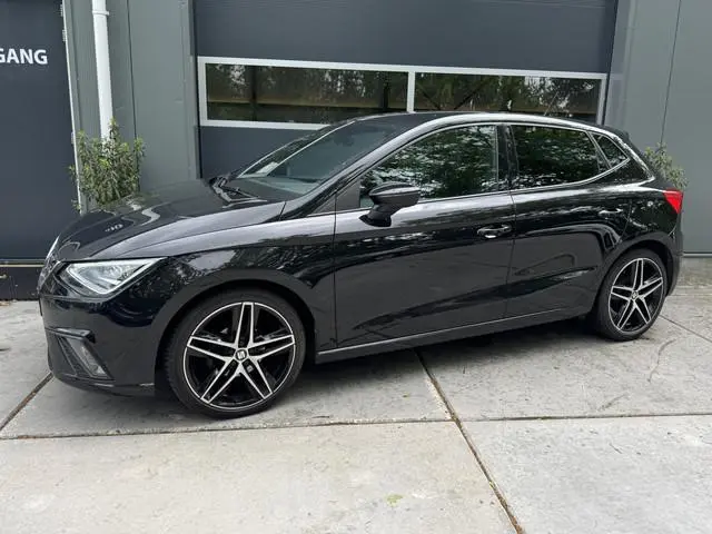 SEAT Ibiza 1.0 TSI 95pk FR Limited Edition Alcantara Camera LED Navi Stoelverwarming 18" velgen Beat...