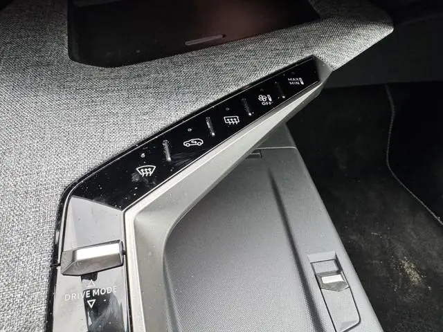 Peugeot e-3008
