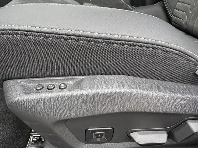 Peugeot e-3008