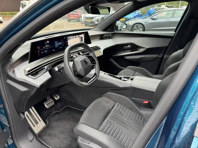 Peugeot e-3008