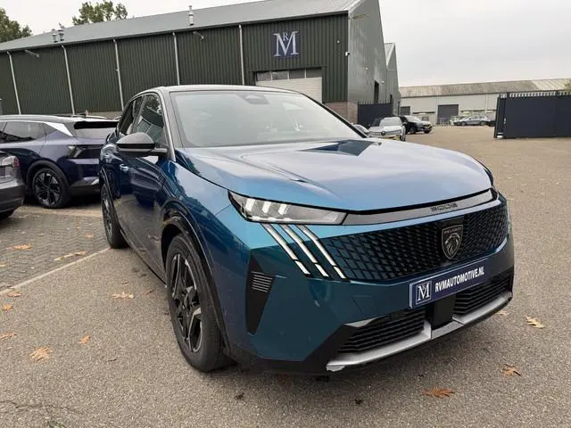 Peugeot e-3008