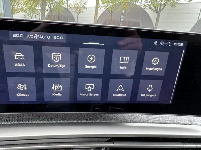 Peugeot e-3008