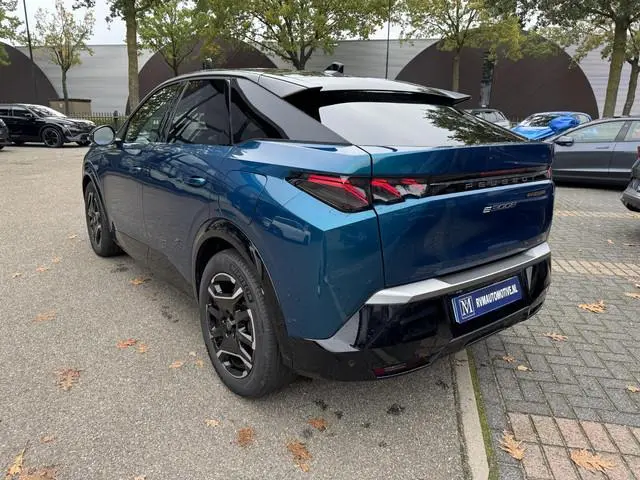 Peugeot e-3008