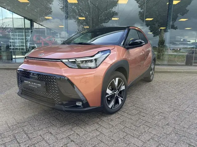 Toyota Aygo X Hybrid 115 pulse Automaat ** Stoelverwarming ** Camera ** Carplay **