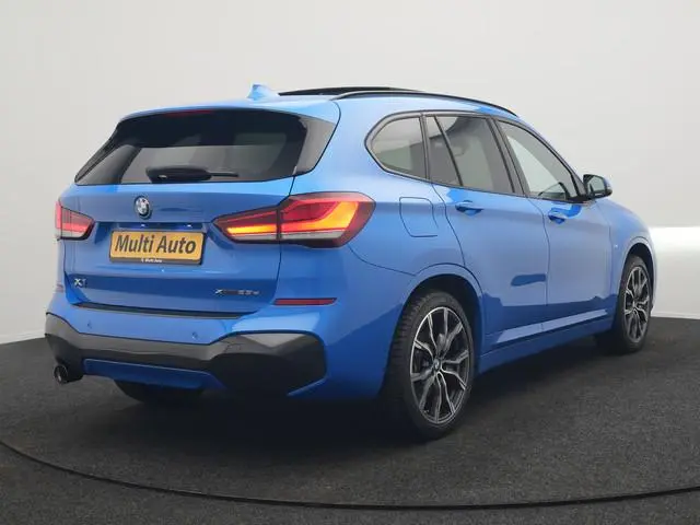 BMW X1 xDrive25e M Sport PHEV 221pk Dealer O.H | Trekhaak Afn. | Panodak | Camera | Sportstoelen & S...