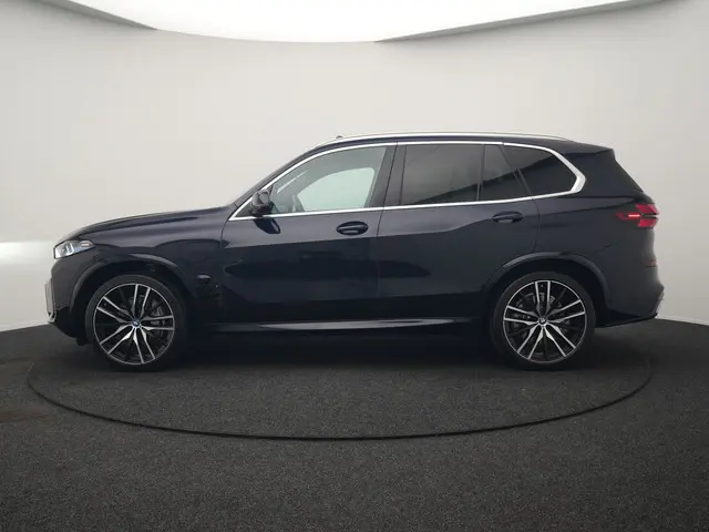 BMW X5 xDrive50e M Sport PHEV 490pk Dealer O.H. | Panodak Sky Lounge | Luchtvering | Head Up | 360 C...