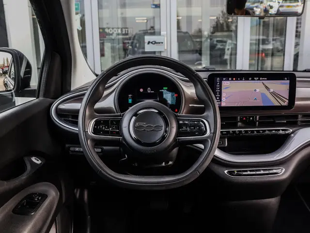 Fiat 500E Icon 42 kWh | Full LED | Navi | Achteruitrij Camera
