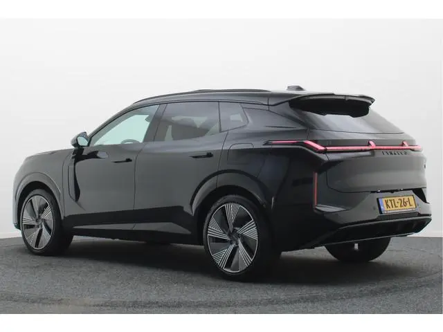 Lynk & Co 08