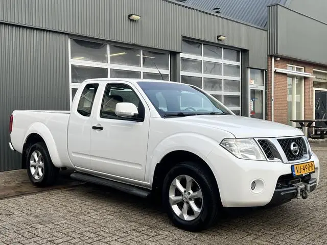 Nissan Navara 2.5 dCi SE King Cab Airco Cruise controle Trekhaak 3000kg trekhaak Pick-up p-up Euro 5...